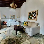 Niki's House